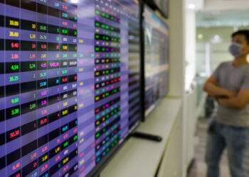 Stocks slip marginally - VnExpress International