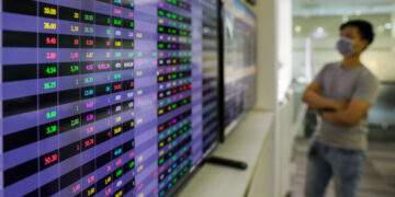 Stocks slip marginally - VnExpress International