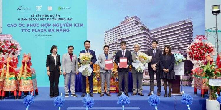 TTC Plaza Đà Nẵng cất nóc, bàn giao khối đế thương mại đúng tiến độ
