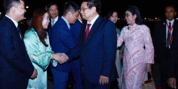 Thủ tướng Phạm Minh Chính tới Kuala Lumpur, bắt đầu thăm Malaysia và dự Hội nghị Cấp cao ASEAN