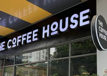 Tranh cãi việc The Coffee House bịt kín ổ cắm điện 'đuổi khéo khách'