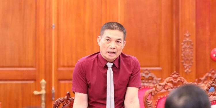 Từ tấm biển bảo hành đến những cú trượt thầu gây xôn xao