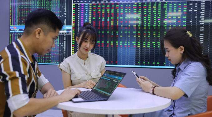 VN-Index surges to 3-week high as new trading system goes live