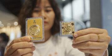 Vietnam gold price treads up amid global jump