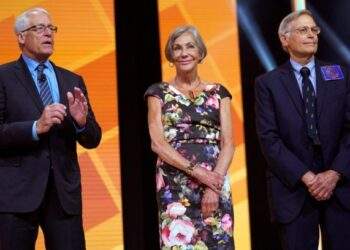Walmart heirs lose $1.6B following company’s price hike warnings