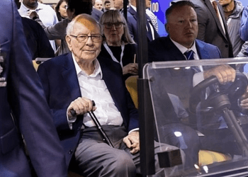 Warren Buffett to retire from Berkshire Hathaway by year's end