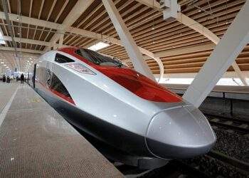 What does VinSpeed, founded by Vietnam's richest man Pham Nhat Vuong, propose for $61B high-speed rail project?