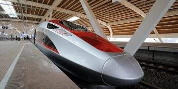 What does VinSpeed, founded by Vietnam's richest man Pham Nhat Vuong, propose for $61B high-speed rail project?