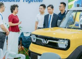 Xanh SM chính thức kết nối tài xế và mở bán 2 mẫu ô tô điện tại Lào
