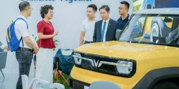 Xanh SM chính thức kết nối tài xế và mở bán 2 mẫu ô tô điện tại Lào