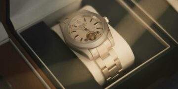 450 fake Rolex watches smuggled from China seized at border