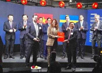 Bí thư Bình Định sang Thuỵ Điển trao giấy chứng nhận đầu tư cho “đại dự án” 1 tỉ USD