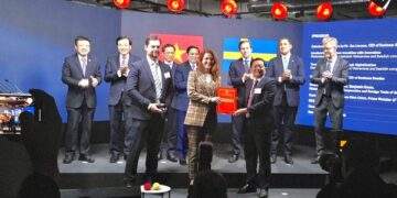 Bí thư Bình Định sang Thuỵ Điển trao giấy chứng nhận đầu tư cho “đại dự án” 1 tỉ USD