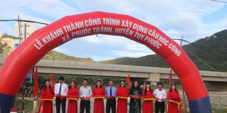 Cầu Hóc Công góp phần mở lối phát triển vùng quê Tuy Phước
