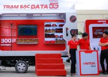 Chuyến xe công nghệ mang 5G đến tận tay người dân miền Tây