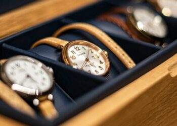 Delivery worker fined $20 for alerting recipient to counterfeit watch