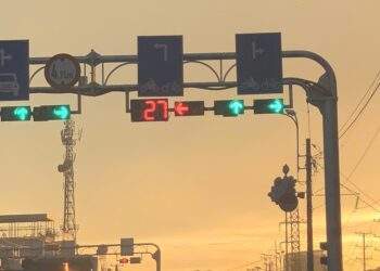 Đi đường 'khỏe' hơn nhờ đèn giao thông tích hợp AI