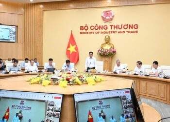 Điện mặt trời mái nhà phát triển mạnh, Bộ trưởng Bộ Công Thương chỉ đạo gì?
