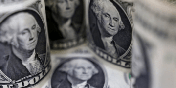 Dollar gains over dong - VnExpress International
