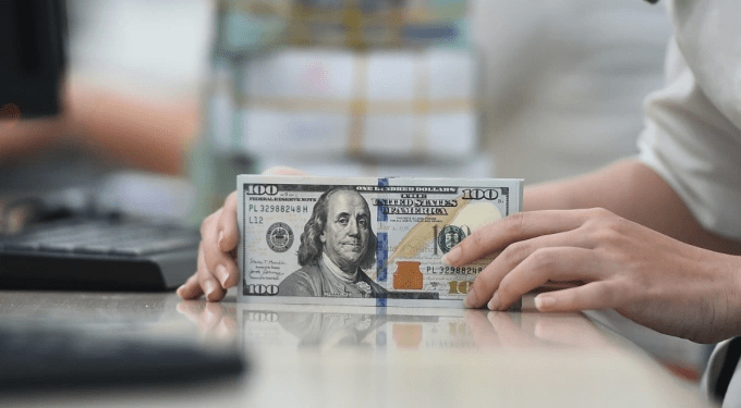 Dollar weakens against dong - VnExpress International