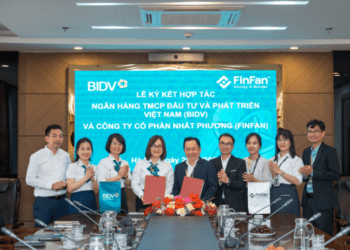 BIDV and FinFans representatives at the signing ceremony. Photo courtesy of FinFan