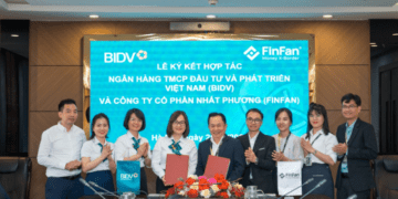 BIDV and FinFans representatives at the signing ceremony. Photo courtesy of FinFan