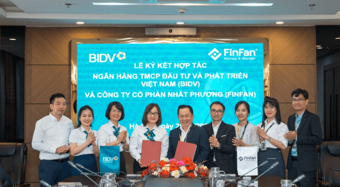 BIDV and FinFans representatives at the signing ceremony. Photo courtesy of FinFan