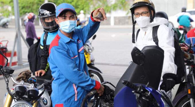 Gasoline prices climb to 4-month peak