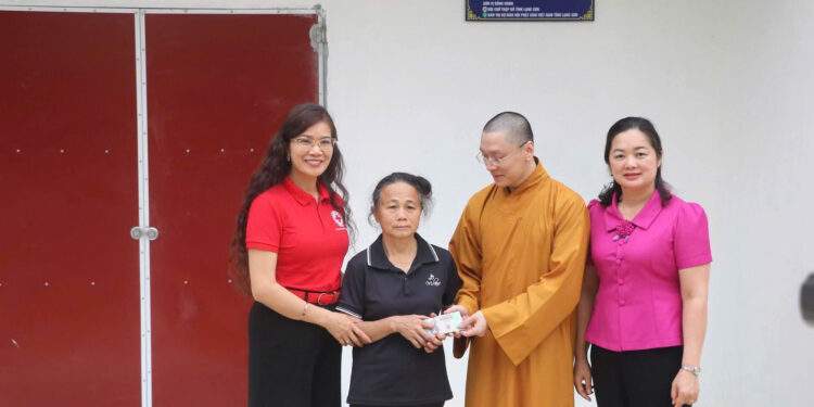 Giữ vững ngọn lửa nhân đạo