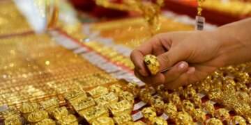 Gold bar prices dip while global rates rise