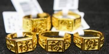 Gold prices edge down - VnExpress International