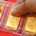 Gold prices slips amid global decline