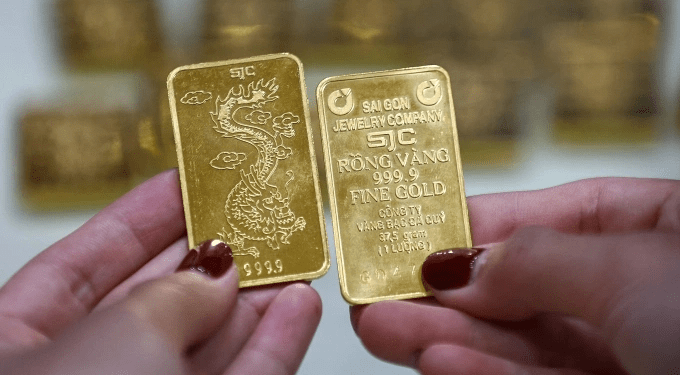 Gold prices surge as global rates near 2-month high