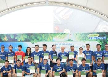 Hơn 120 người tham gia giải pickleball gây quỹ trồng cây xanh ở Trường Sa