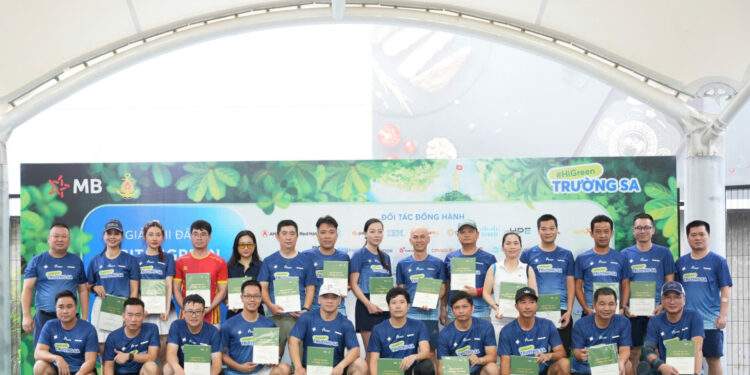 Hơn 120 người tham gia giải pickleball gây quỹ trồng cây xanh ở Trường Sa
