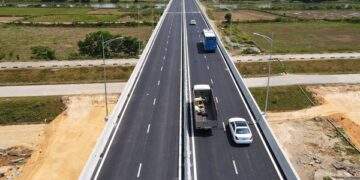 Một doanh nghiệp bán xăng lãi tăng vọt, chia cổ tức kỷ lục, cổ phiếu từng tăng phi mã 3.500%
