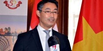 Nguyên Phó thủ tướng Đức Philipp Rösler về cùng nhà với tỷ phú Nguyễn Thị Phương Thảo