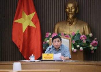 Nhiều dịch vụ công trực tuyến vẫn yêu cầu người dân, doanh nghiệp nộp lại giấy tờ 