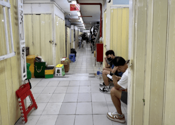 Nhiều ki-ốt ở Saigon Square đóng cửa, âm thầm chuyển hàng ra ngoài né kiểm tra