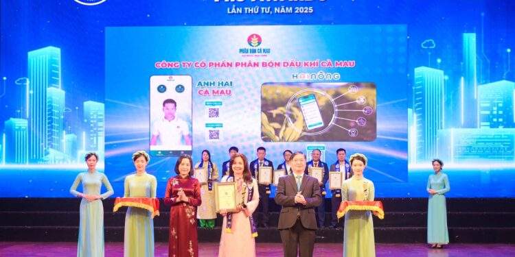 Phân bón Cà Mau đoạt cú đúp giải thưởng đổi mới công nghệ