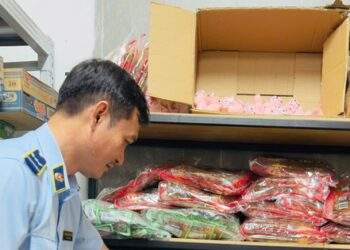 Phát hiện hàng chục món ăn vặt không an toàn