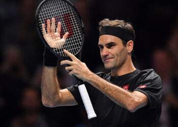 Roger Federer becomes first tennis billionaire
