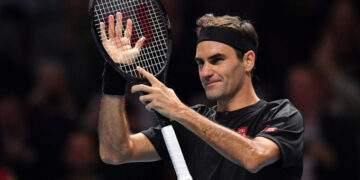 Roger Federer becomes first tennis billionaire