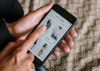 Vietnamese consumers spend $16B on online shopping, among highest in Southeast Asia