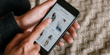 Vietnamese consumers spend $16B on online shopping, among highest in Southeast Asia