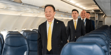 Vietravel Airlines buys first plane after investment from tycoon Do Quang Hien's firm
