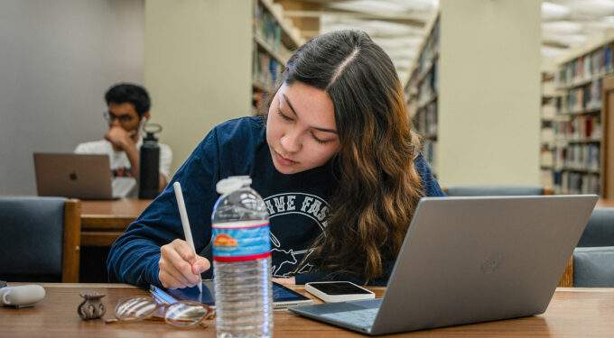 Which countries allow Vietnamese to work post-graduate?