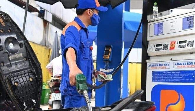 Xăng dầu trong nước trái chiều, dầu diesel đội giá tăng mạnh, xăng giảm nhỏ giọt