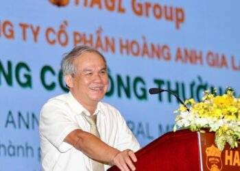 Xôn xao Bầu Đức trồng cà phê