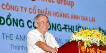 Xôn xao Bầu Đức trồng cà phê